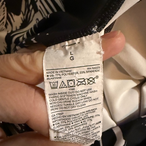 Old Navy Active PowerSoft Palm Print Biker Shorts - Picture 5 of 5